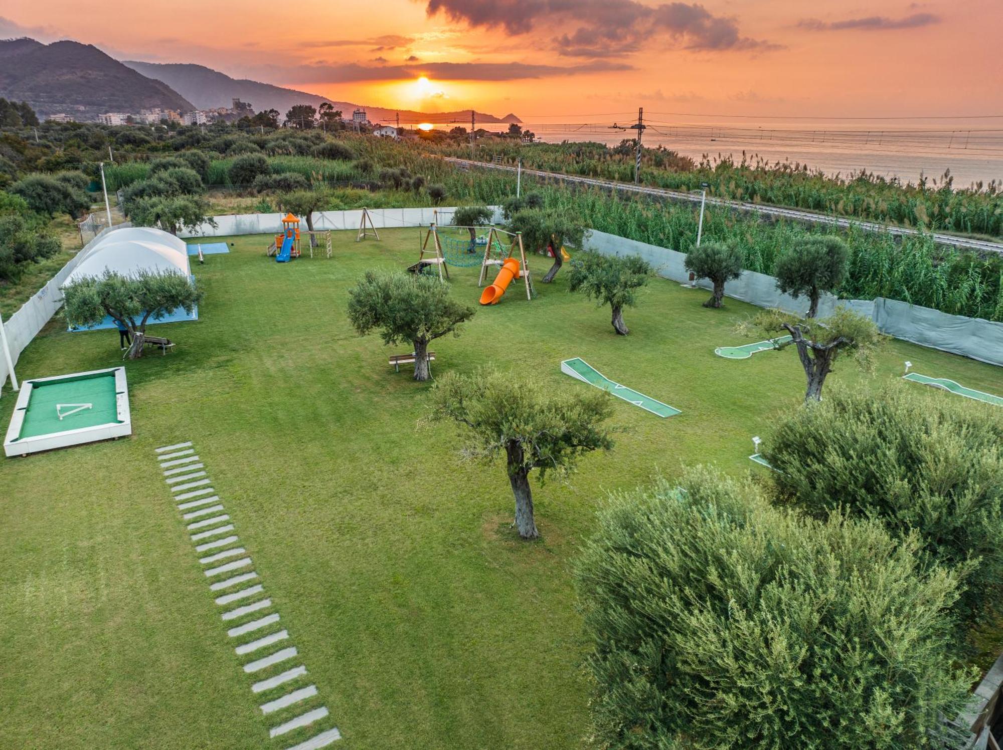 Riviera Del Sole Hotel Resort Spa Piraino Exterior photo